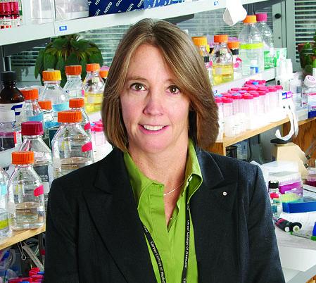 Эксперт в области генной терапии доктор Беверли Л. Дэвидсон (Beverly L. Davidson) – директор Центра клеточной и молекулярной терапии Детской больницы Филадельфии.