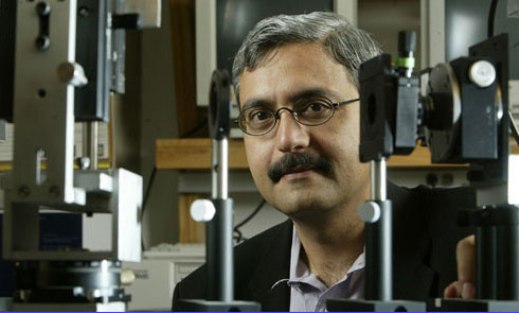 Ашутош Чилкоти (Ashutosh Chilkoti), профессор биомедицинской инженерии Школы инженерии Пратта DU.