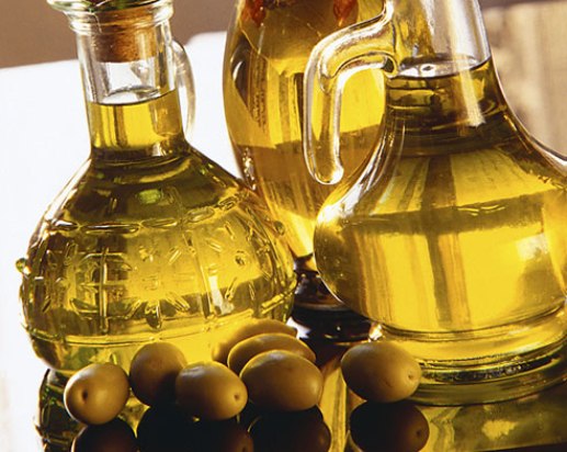 Оливковое масло экстра-класса содержит ингредиент олеокантал, убивающий раковые клетки и не повреждающий здоровые.
