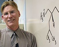 Профессор химии Колледжа искусств и наук Вайнберга Северо-западного университета Ричард Силвермен (Richard Silverman), PhD, создатель молекулы, ставшей хорошо известным препаратом Lyrica.
