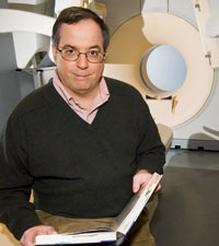 Адъюнкт-профессор медицины и биомедицинской инженерии Грегори Ланца (Gregory Lanza), MD, PhD.