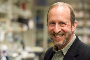 Профессор биологии и клеточной биологии Университета Вирджинии Джордж Блум (George Bloom), PhD.