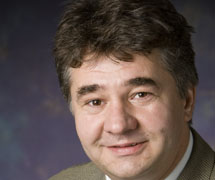 Профессор электротехнической и компьютерной инженерии, физики и биоинженерии  Габриэль Попеску (Gabriel Popescu)