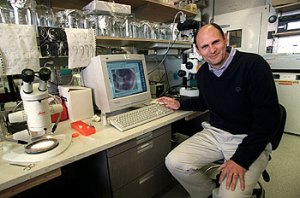 Хуан Карлос Исписуа Бельмонте (Juan Carlos Izpisua Belmonte), PhD, профессор лаборатории экспрессии генов Института биологических исследований Солка.